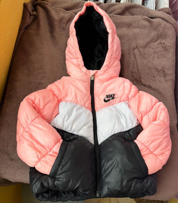Демісезонна оригінальна куртка Nike