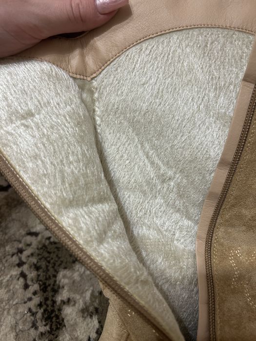 Бежеві чоботи-казаки