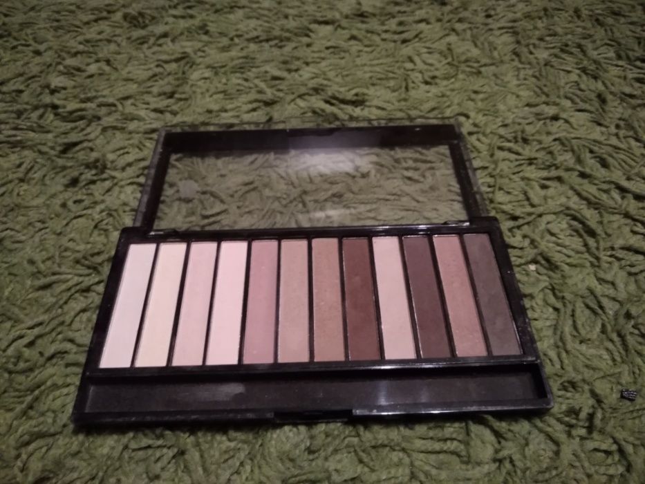 Revlon paleta 12 cieni Brązy beże