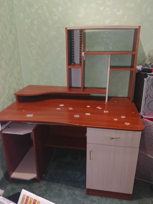 Продам комп'ютерний стіл