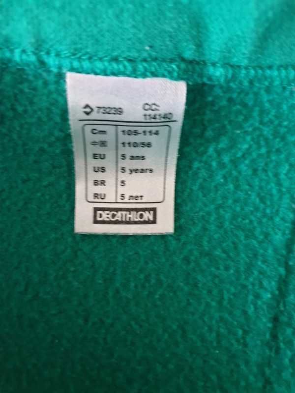 Zielona bluza na zamek Decathlon, rozmiar 110