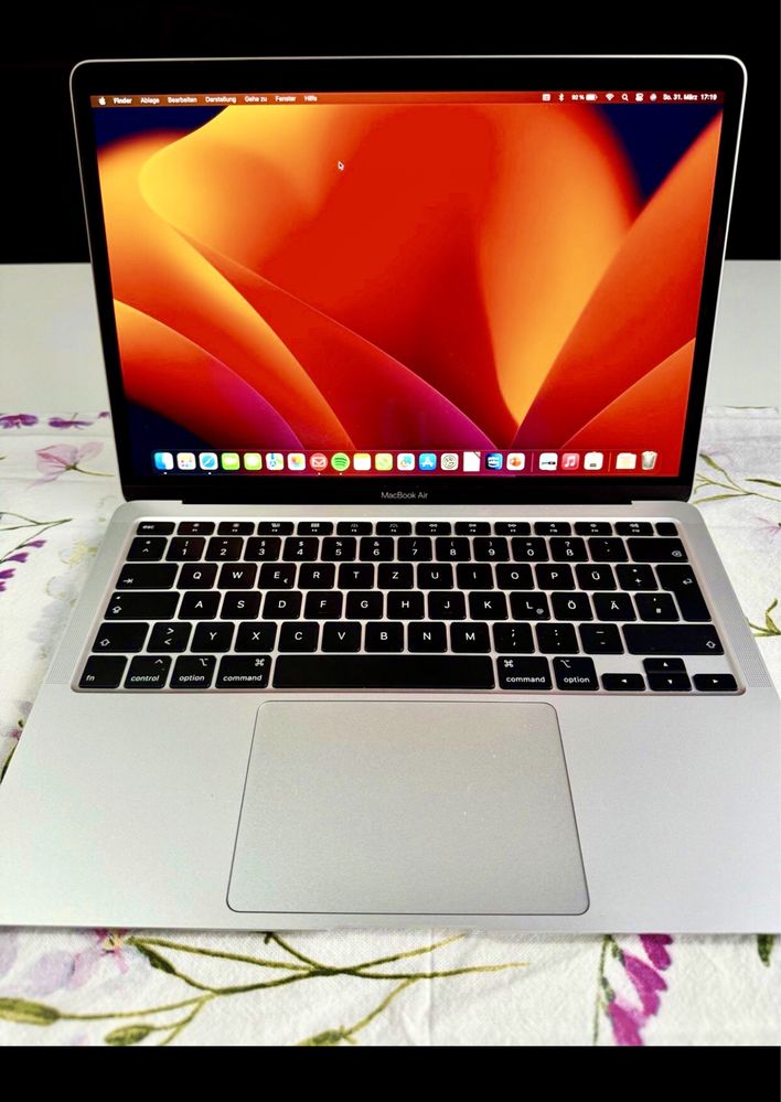 Macbook air 2020 8/256 gb з оригінальною коробкою