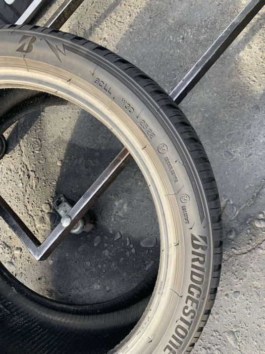 Шини 235/40 R18 пара Bridgestone 6,5-7мм 2022р