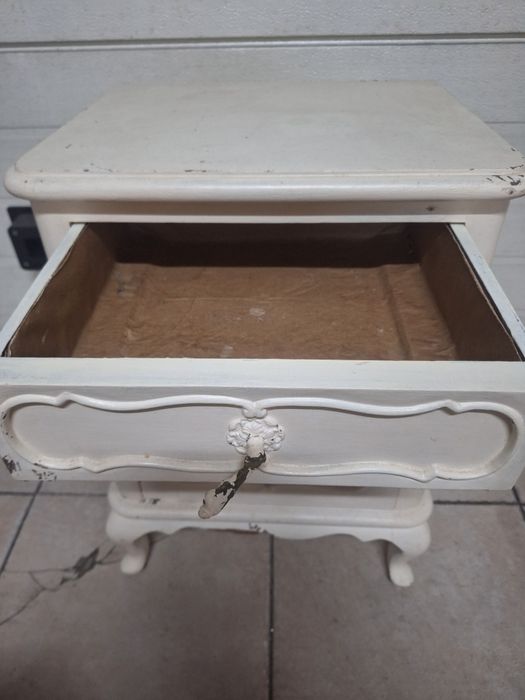 Mesa de cabeceira vintage para restaurar