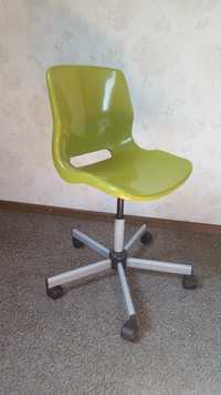 Krzesło dziecięce obrotowe do biurka Ikea