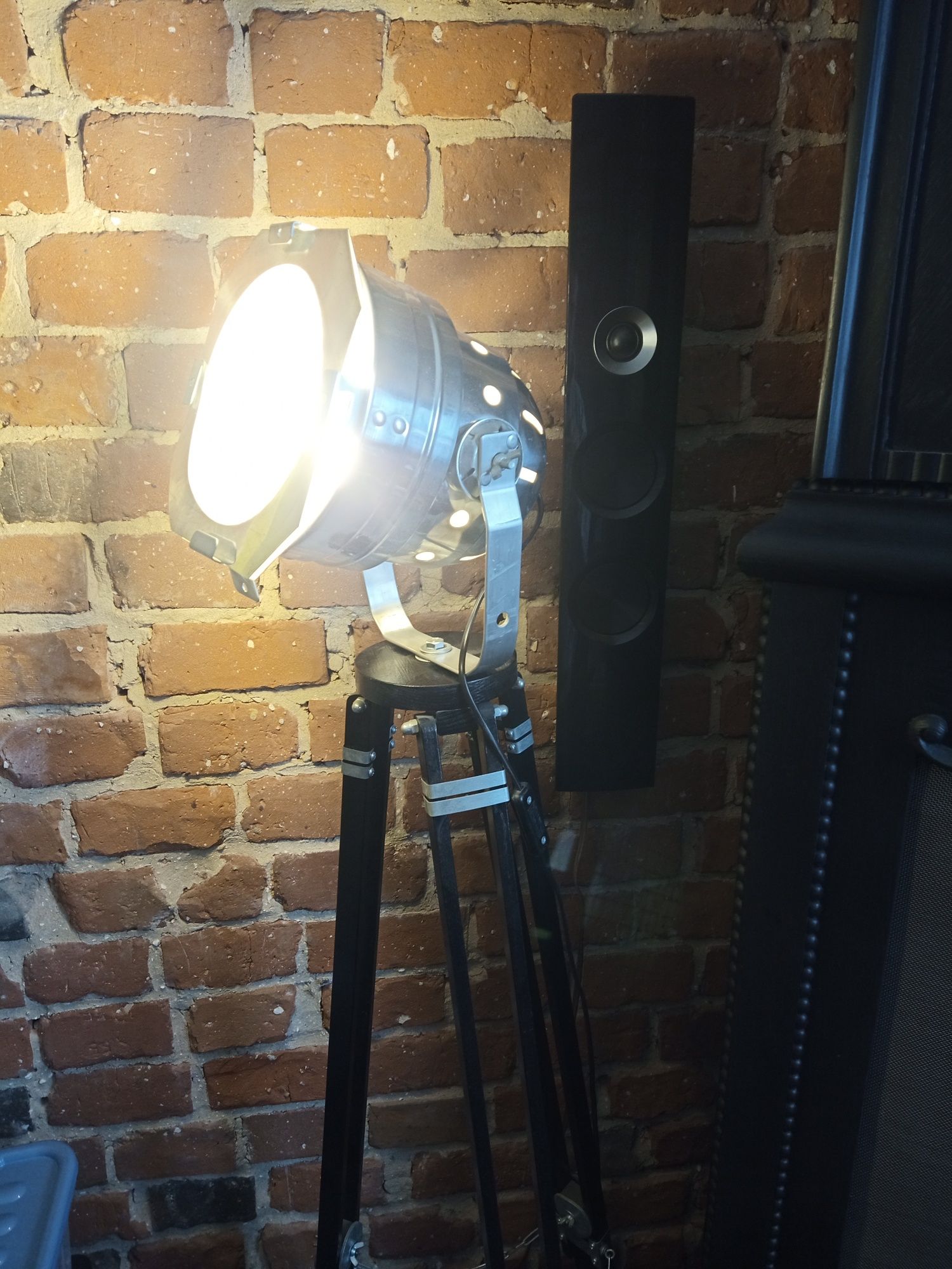 Lampa reflektor trójnóg loft