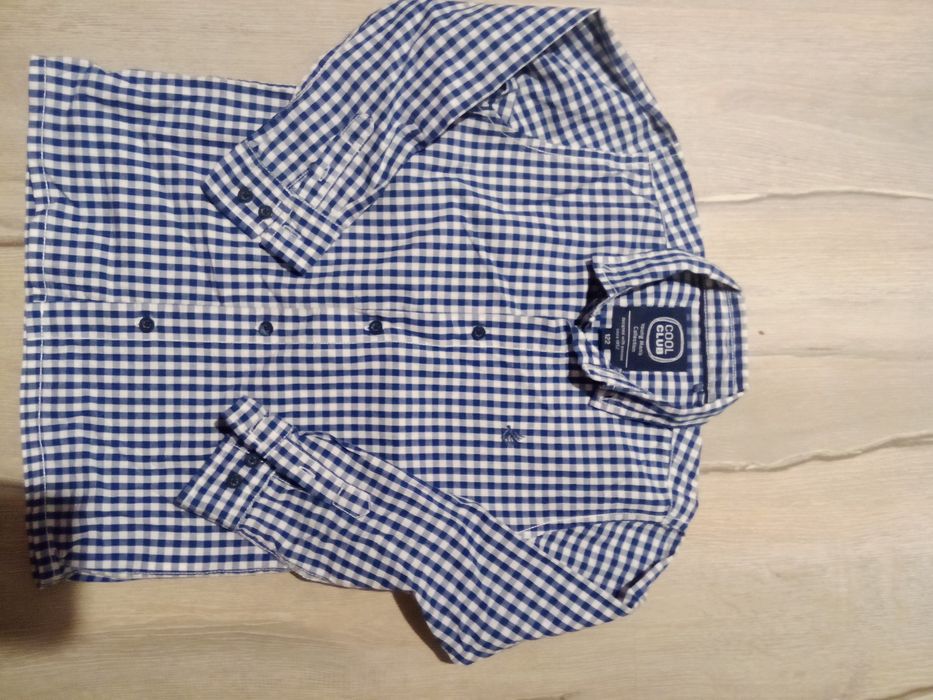 Sprzedam chłopięca koszulę.