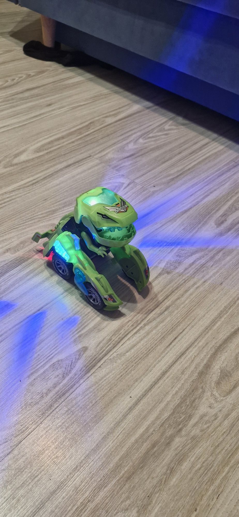 Auto robot dinozaur