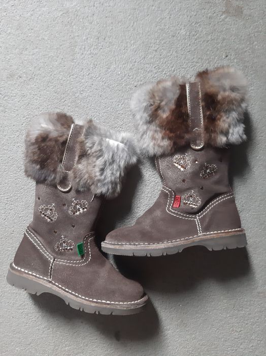 Kozaki dziewczęce zamszowe, skórzane, z futerkiem rozm.26  Kickers