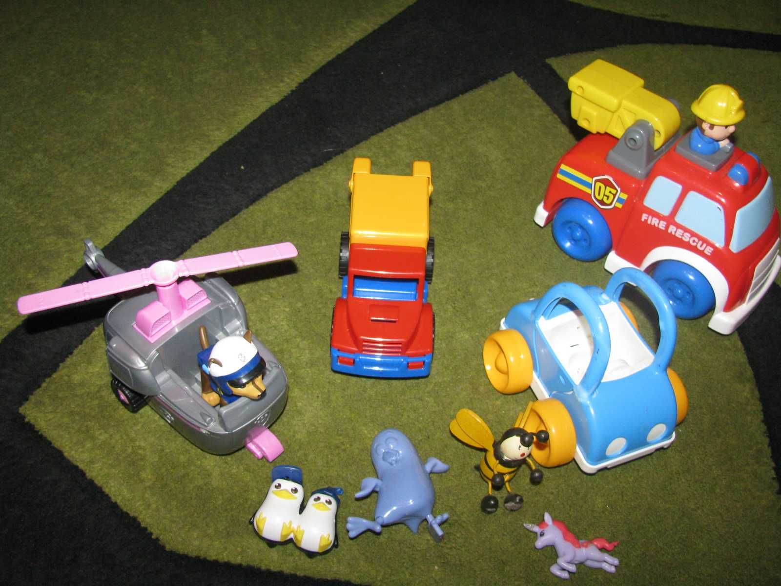 zabawki ze zdjęcia autka
