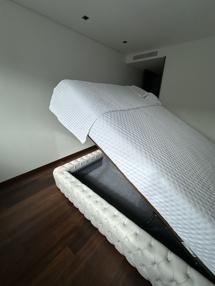 Cama King Size, Modelo Capitonê