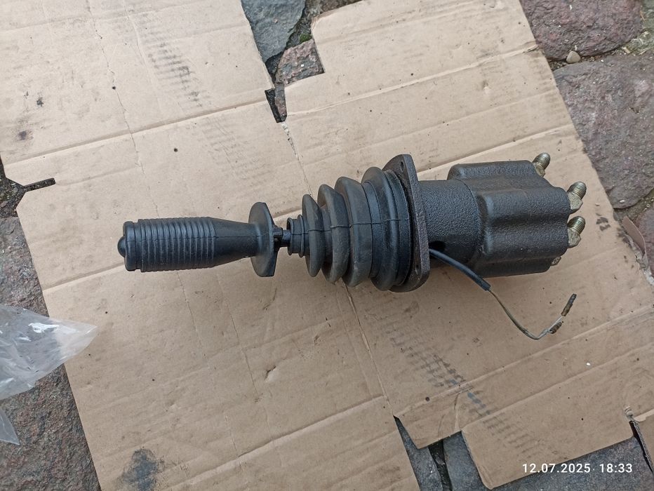Joystick hydrauliczny rozdzielacz