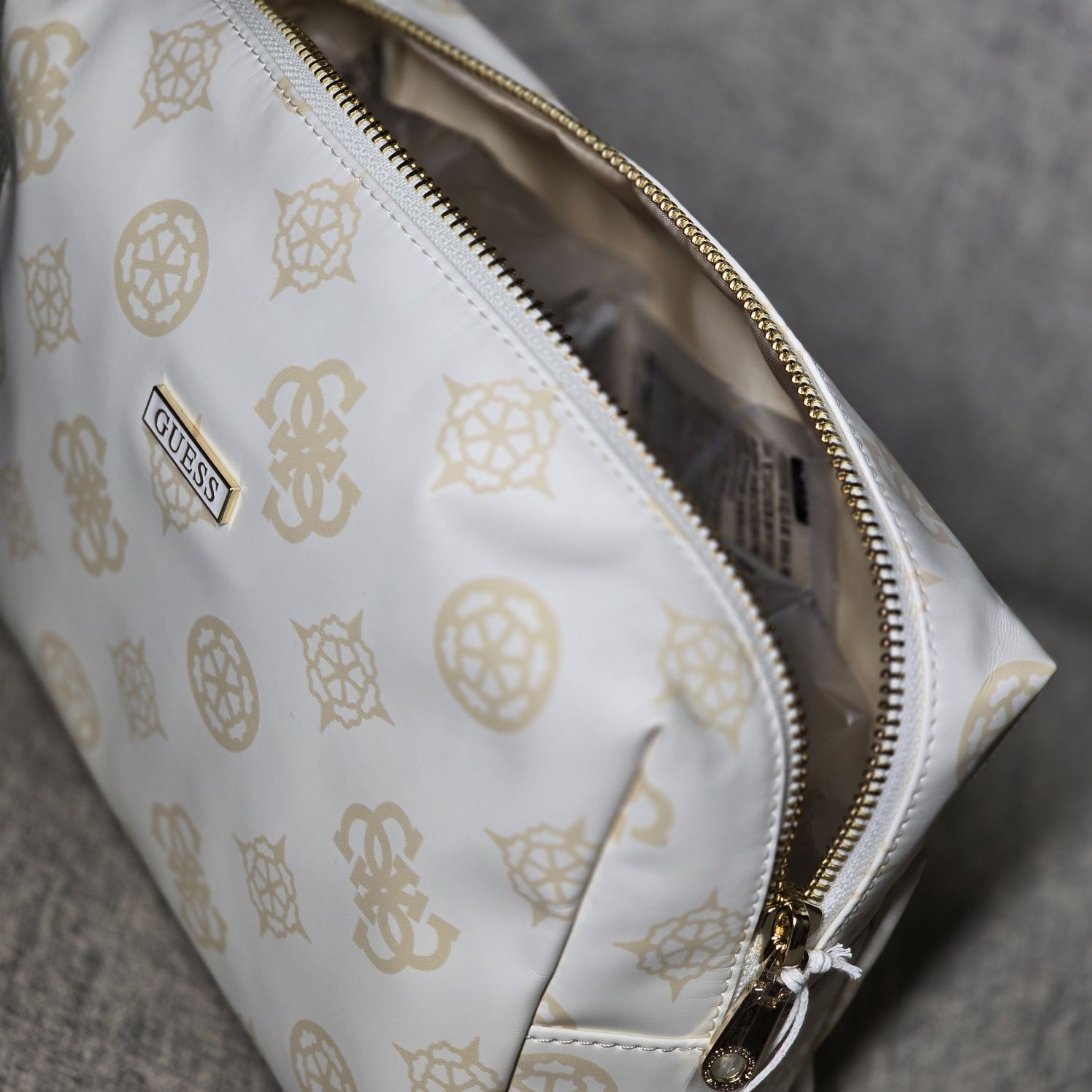 Оригінальна жіноча косметичка GUESS