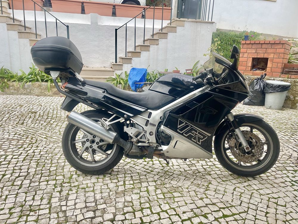 Honda VFR 750 em bom estada geral
