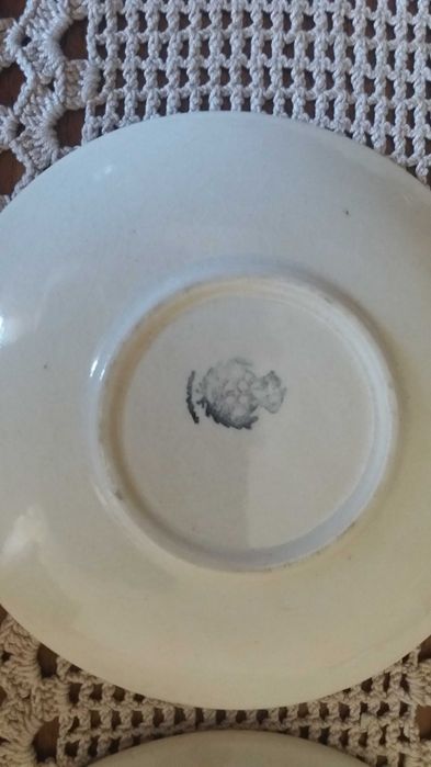 Chávenas Antigas em porcelana pintadas à mão