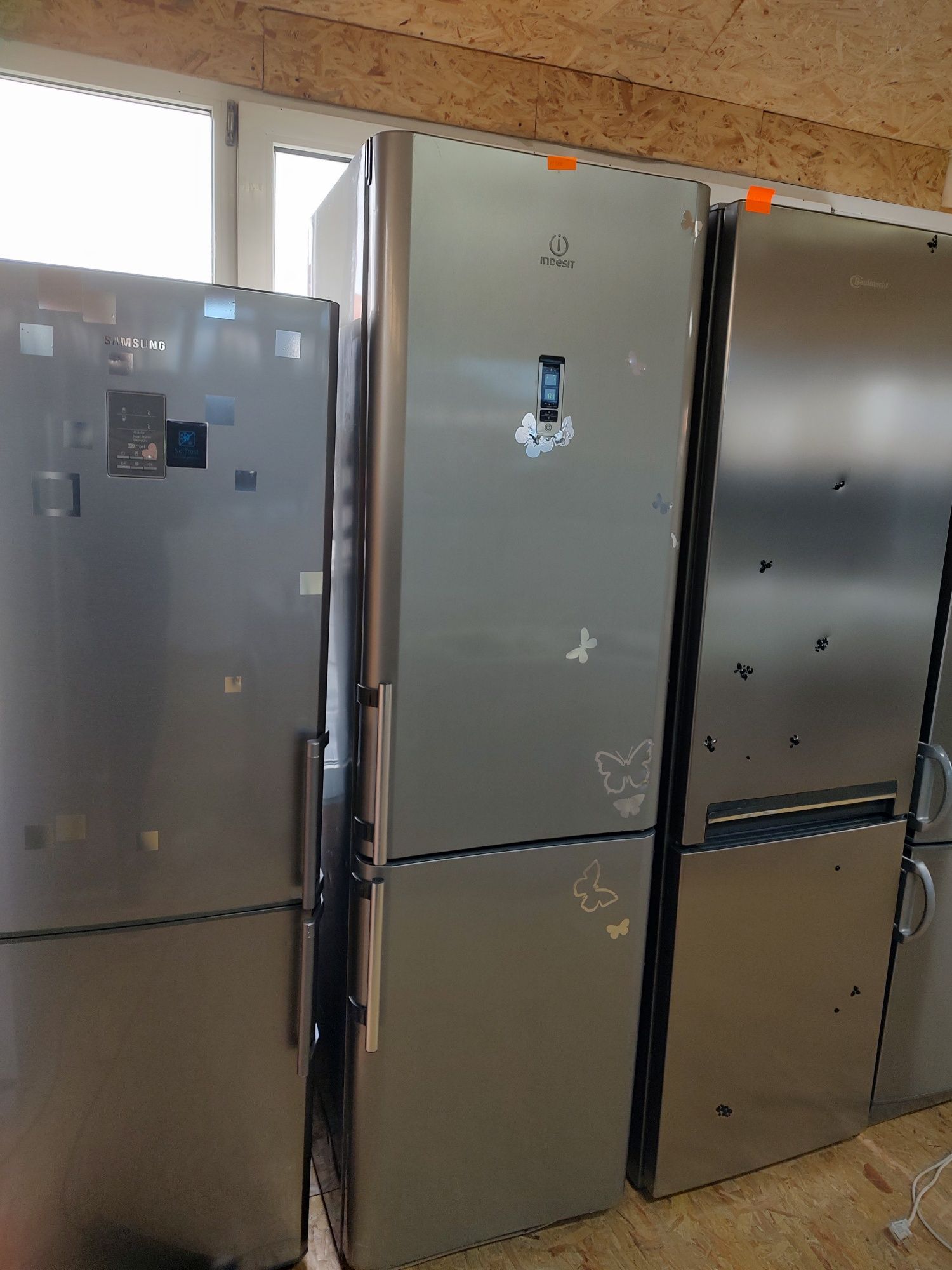 Холодильник Indesit 2м , привезений з Німеччини