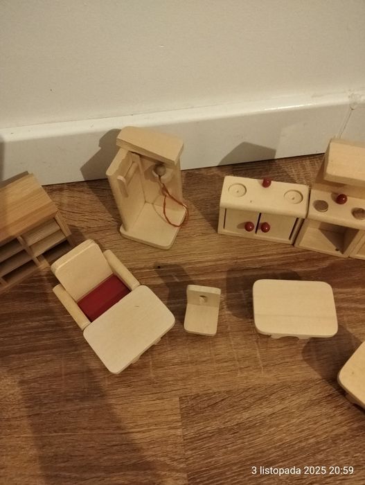 Mebelki do domku dla lalek