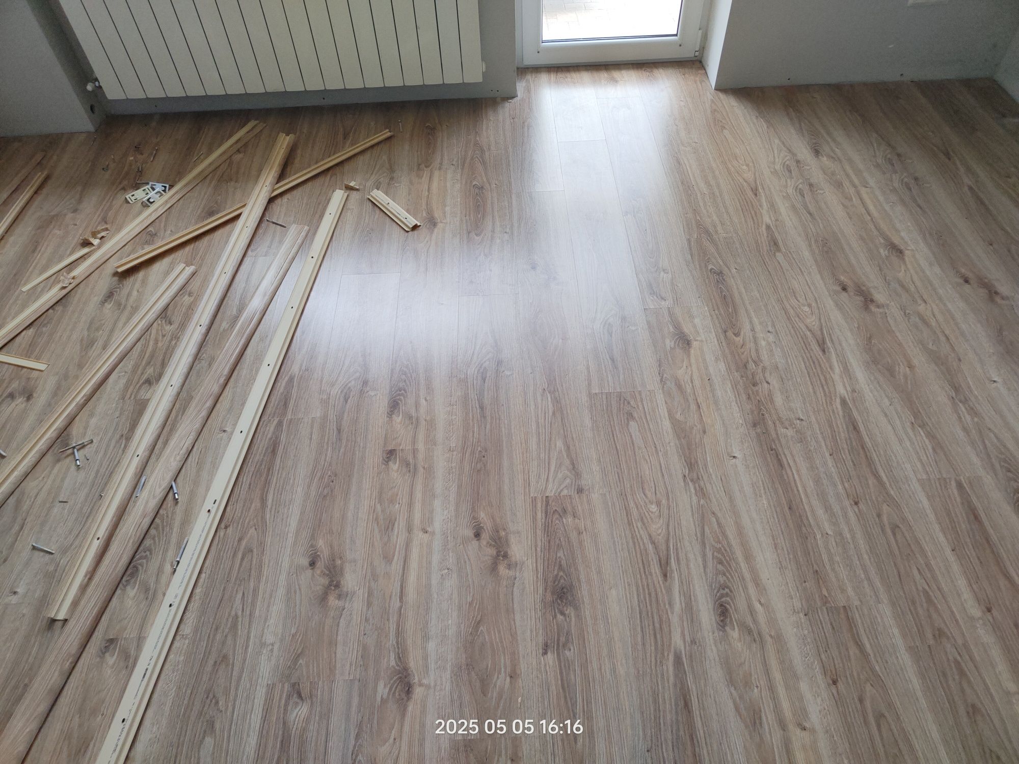 Panele podłogowe 20m2 z listwami i podkładem