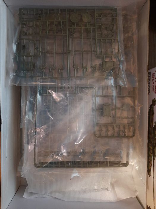 Продам модель танка Т-72АВ 1/35 Amusing