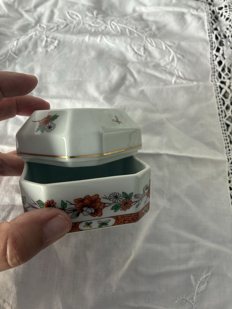 Prato e caixa  da Vista Alegre em porcelana