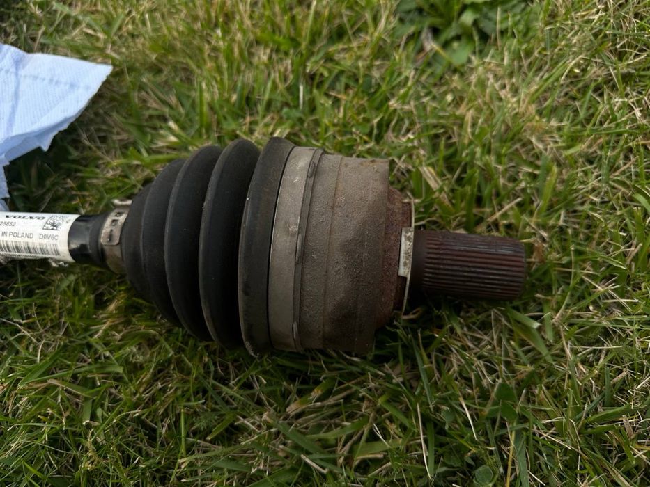 Ліва полуось VOLVO XC90 ХС60 V90CC V60CC P31325852