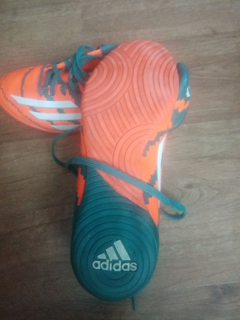 Buty sportowe firmy Adidas