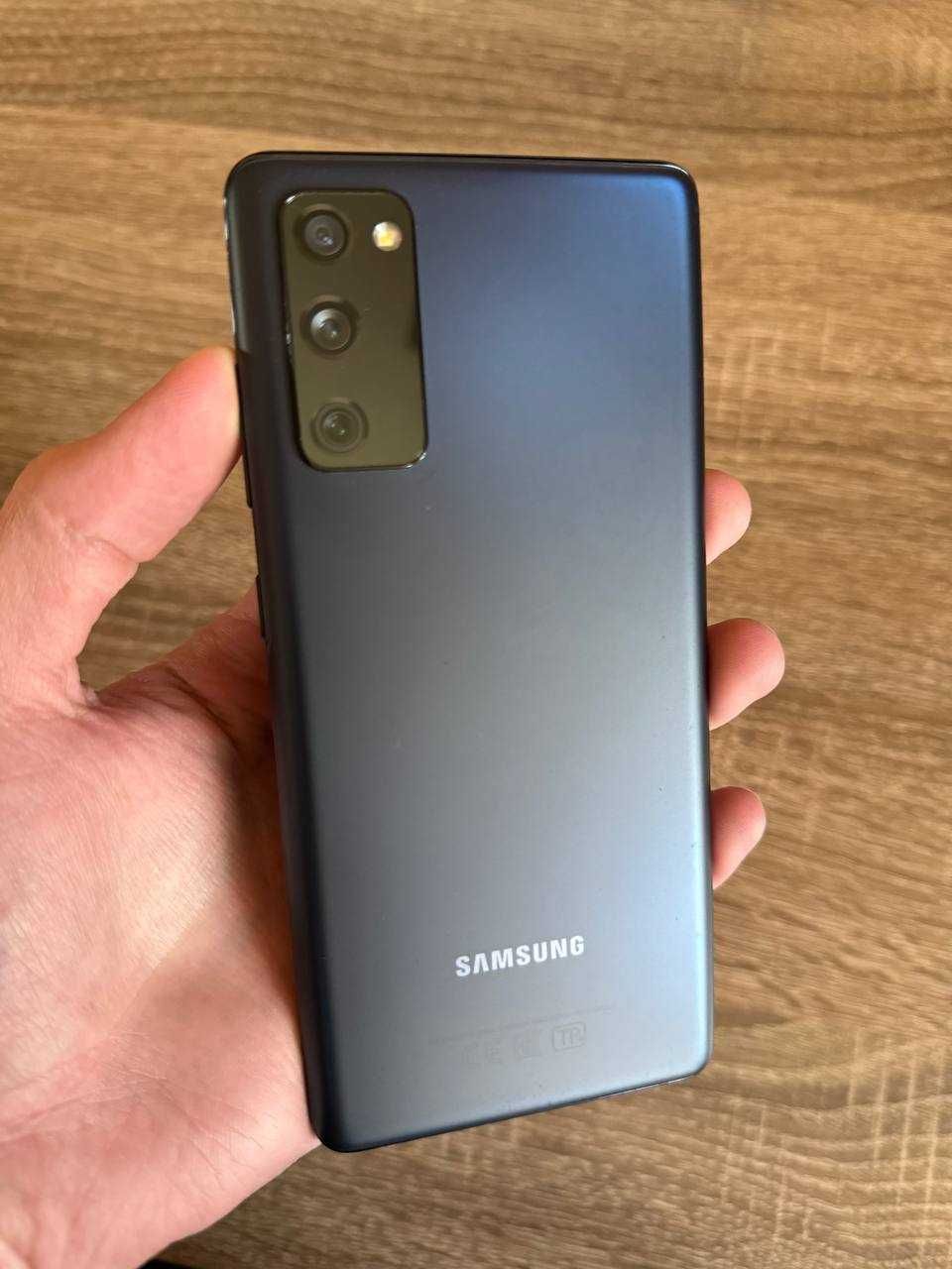 Samsung galaxy S20FE 6/128 (повна оригінальна комплектація)