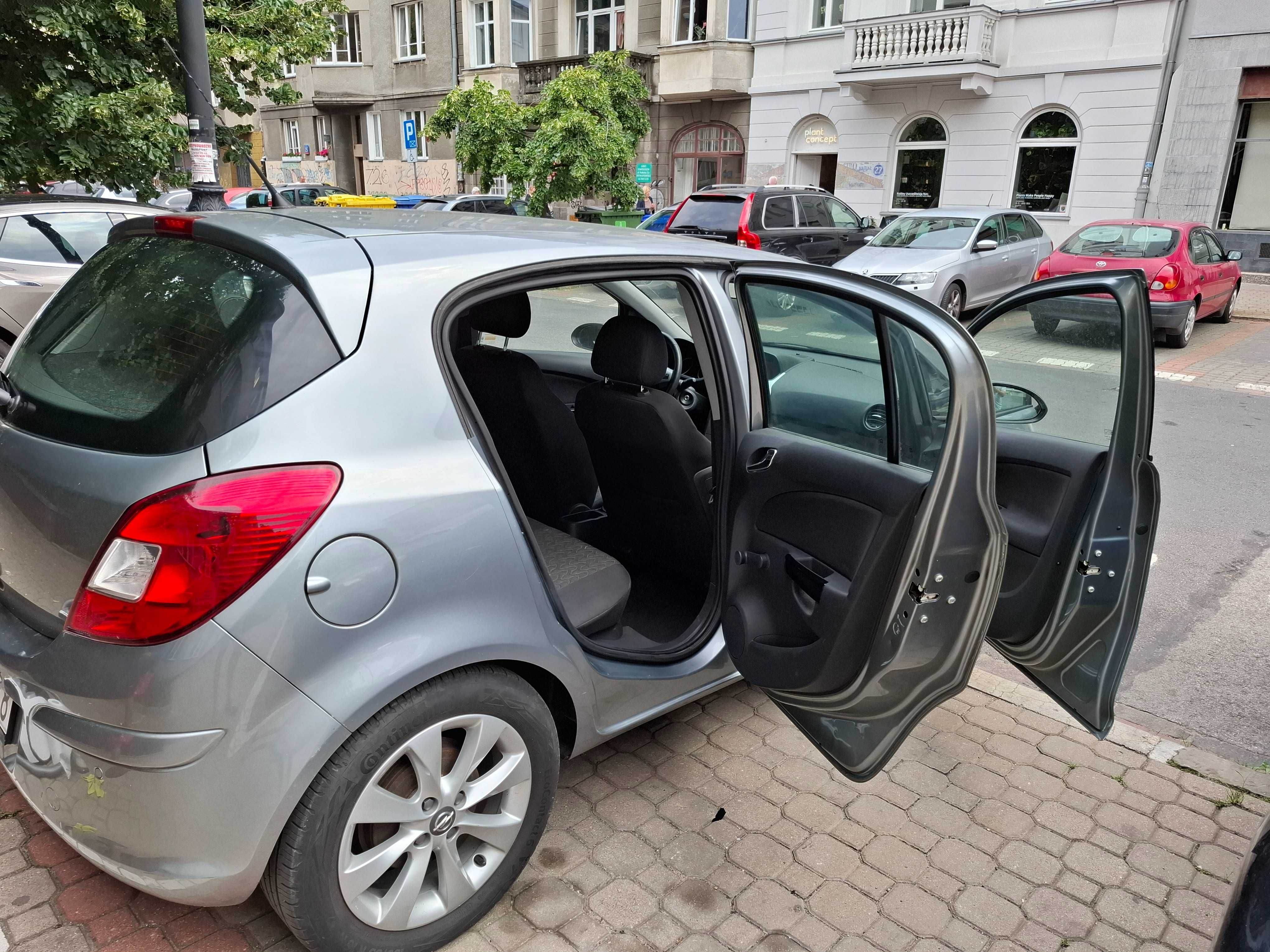 samochód osobowy Opel Corsa 1,4