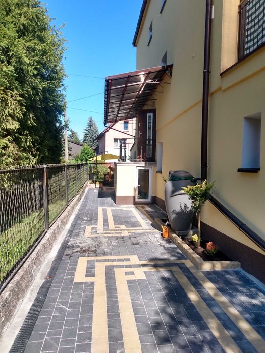 Sprzedam dom 2 poziomy po 100 m2 plus duży parter pod działalność