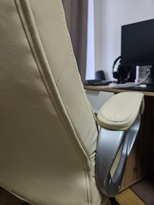 Продам крісло Novy Styl шкіряне біжевого кольору, ідеальний стан