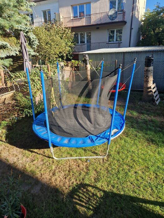 Trampolina ogrodowa dla dzieci