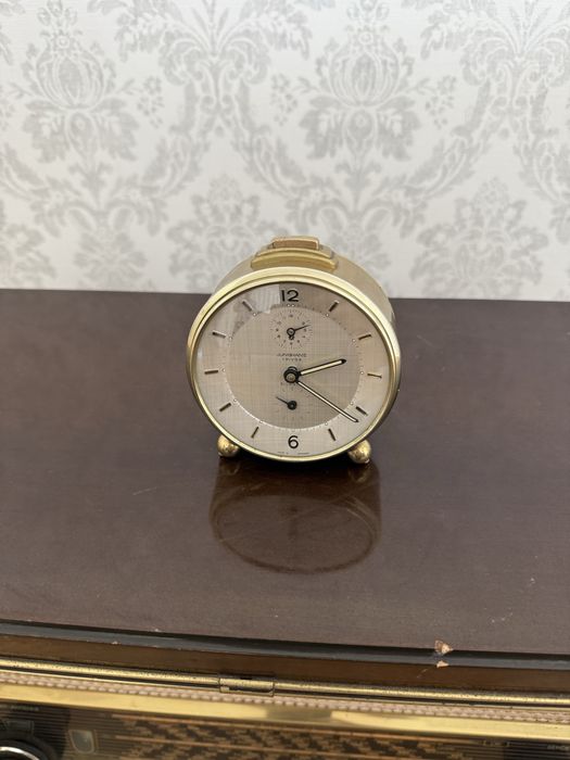 Годиник Junghans Trivox