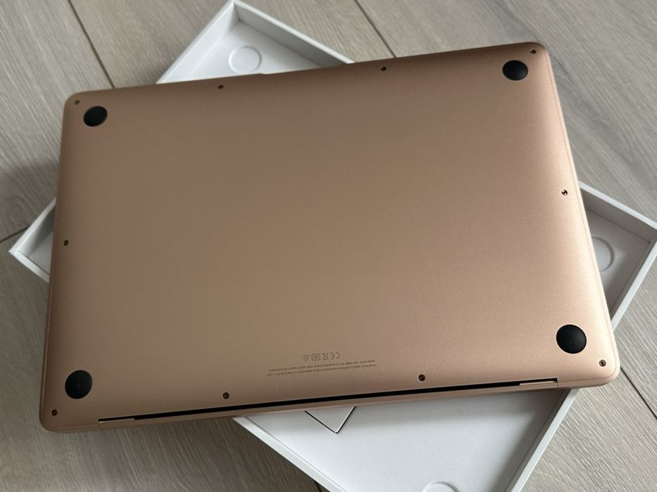 Macbook air M1 8 256  gb.