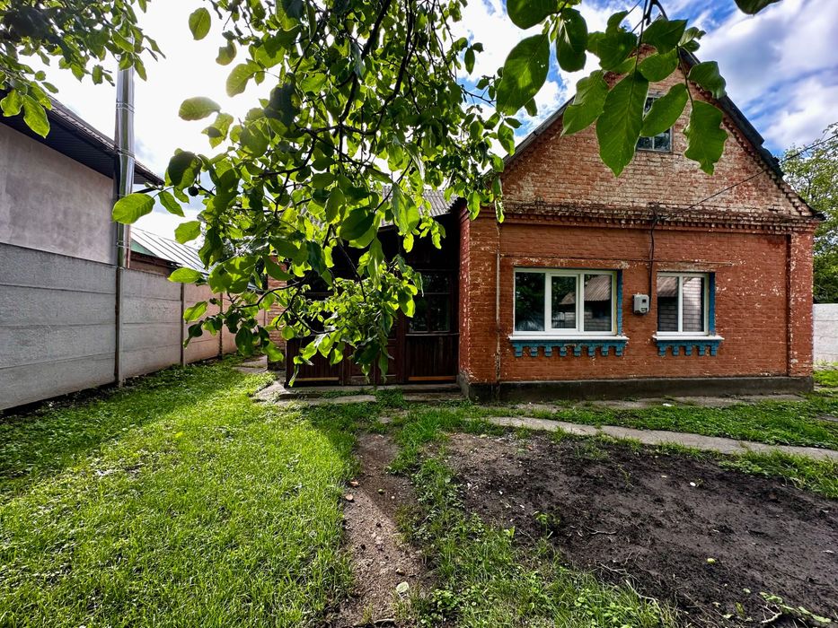Окремий цегляний будинок / Гребінки/ держ.програми розглядаємо