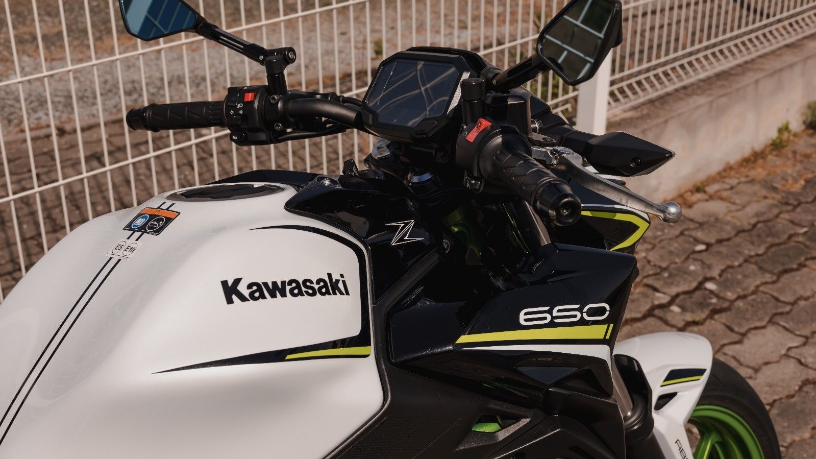 Kawasaki Z650 como nova