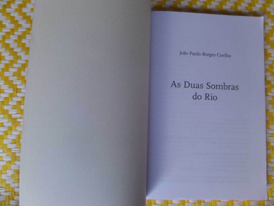 AS DUAS SOMBRAS DO RIO
de João Paulo Borges Coelho