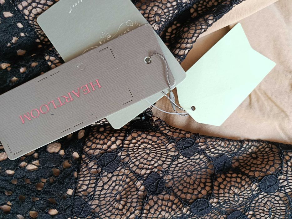 Шикарна сукня із мережива