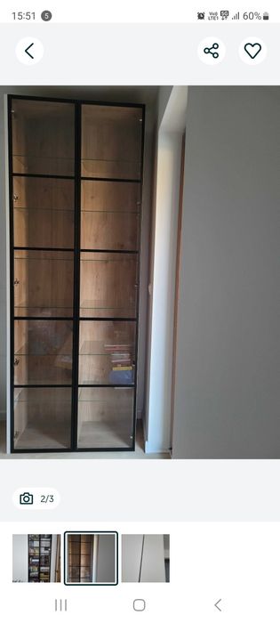 Regał, lewy bok z cienką ramką lakierowany Ral 9003 drzwi i półki szkł