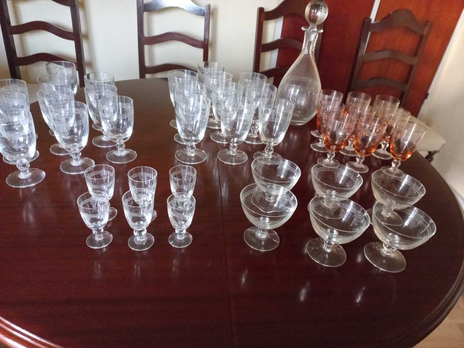 Serviço de copos de pé alto