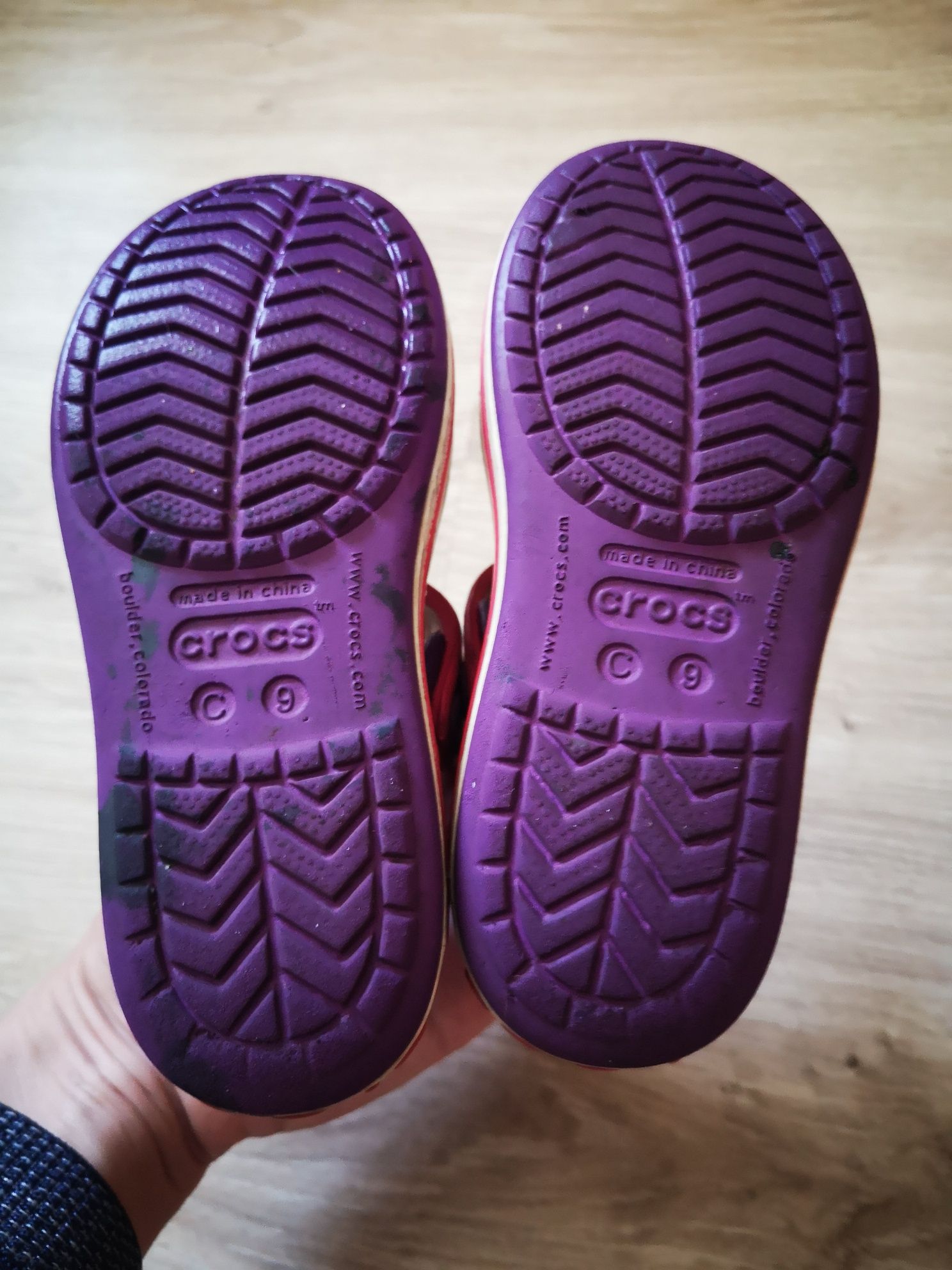 Продам crocs сандалі