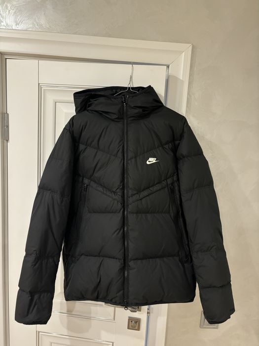 Продам пуховик куртку Nike Storm-Fit