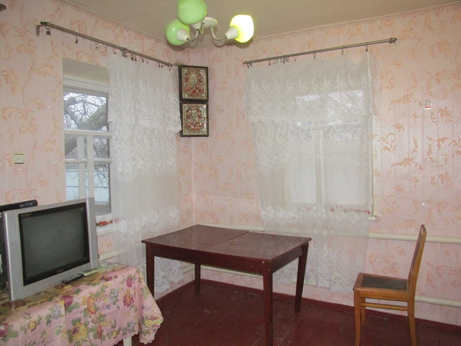 Продам газифікований будинок по вул. Кармелюка, р-н 8 школи