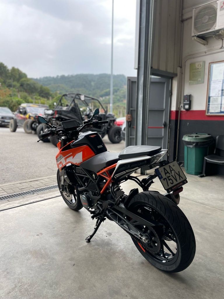 KTM Duke 125 – 2020 | Apenas 2 500 km | Como nova!
