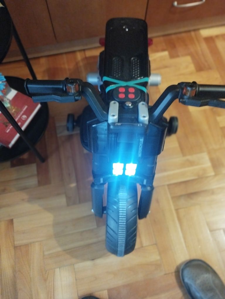 Motorek elektryczny dziecięcy