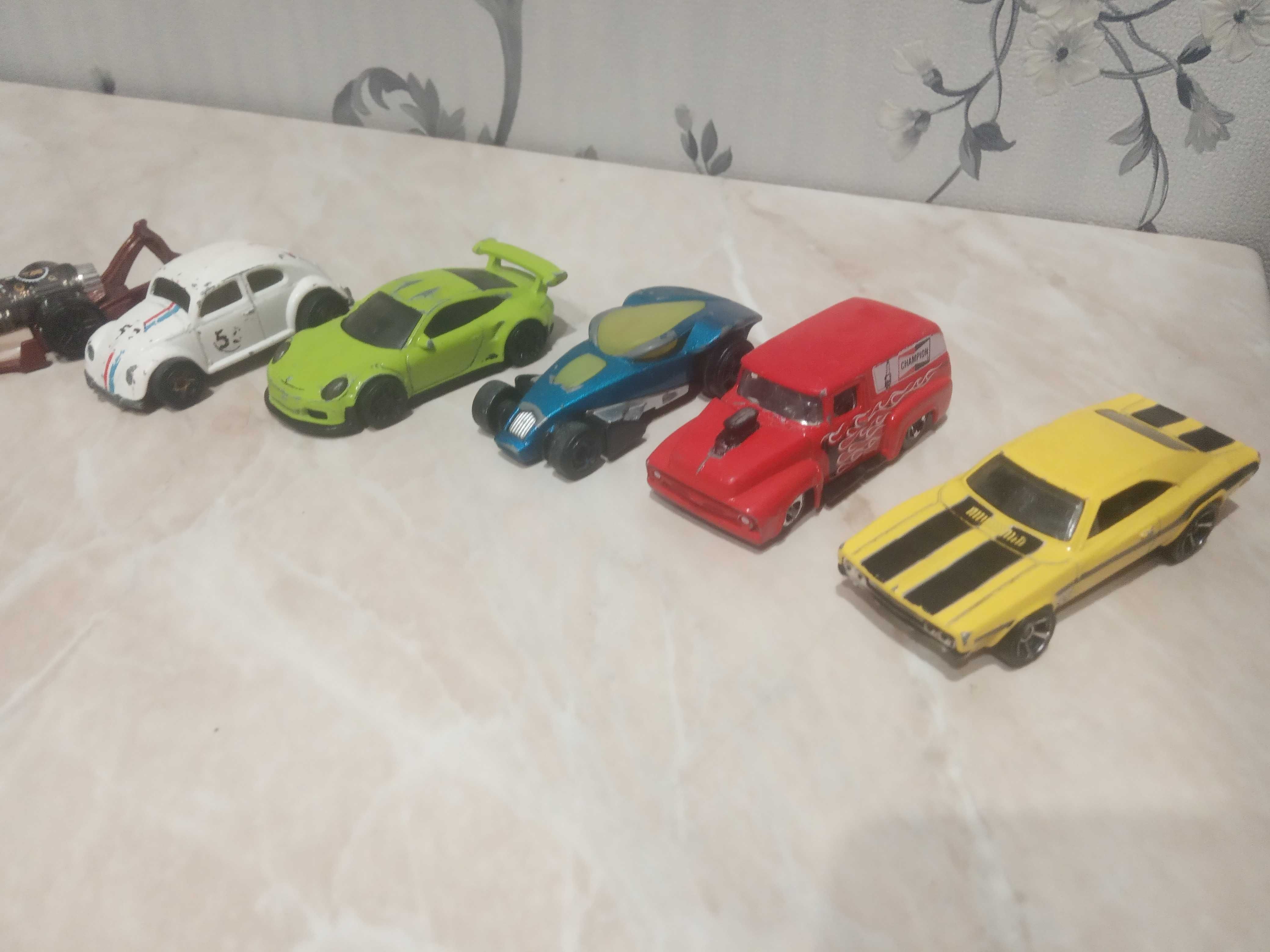 Модельки Hot Wheels