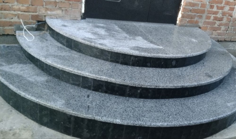 Вироби з граніту: підвіконня, сходи, стільниці, каміни на замовлення