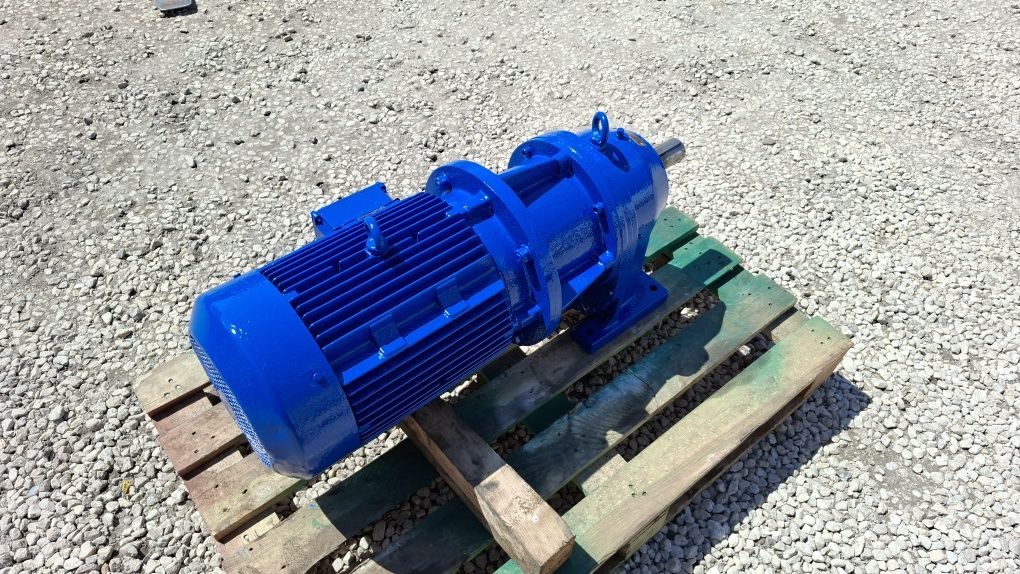 Motoreduktor 11 kW 197 obrotów ATB do studni Nord lenze sew vem veb