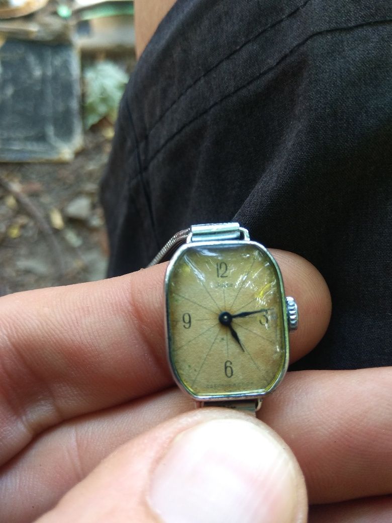 Продам советские наручные механические винтажные часы Заря