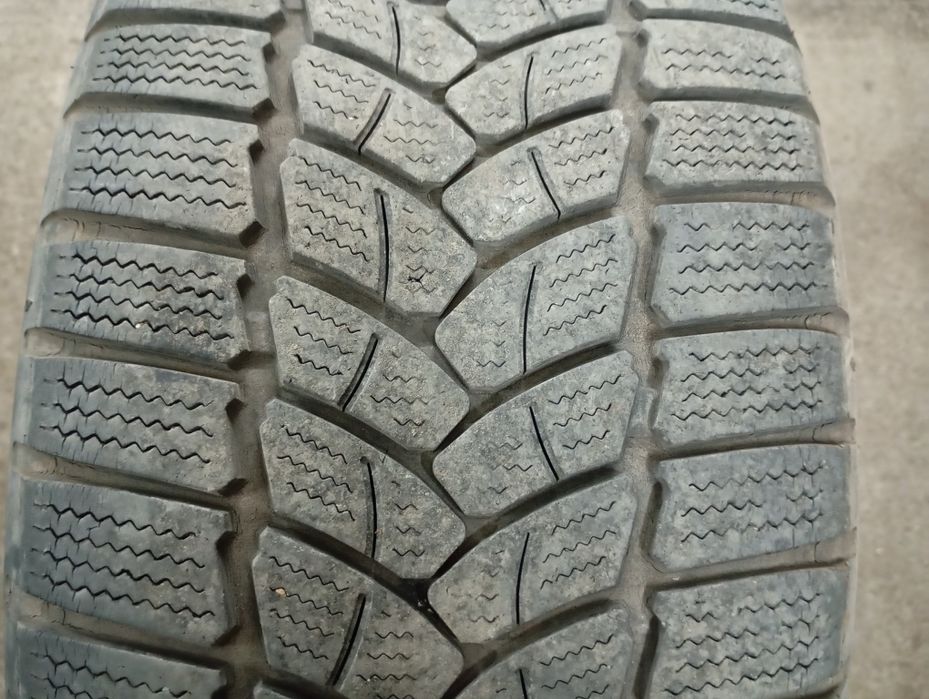 Продам шини Firestone 215/55R17 98V 17р виробництва