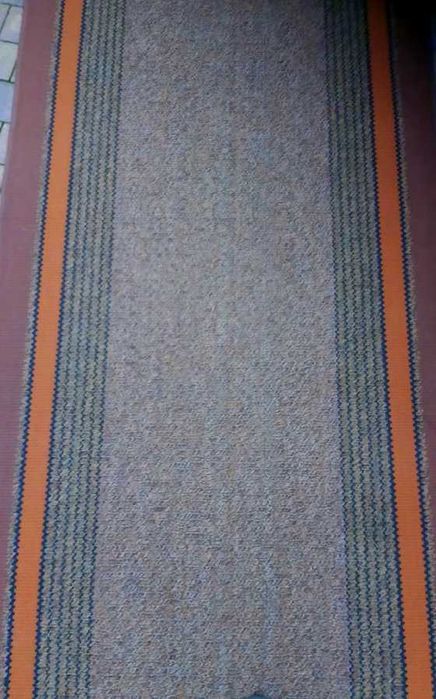 Dywan chodnik 130 cm szerokości 35 metrów długości stan BDB